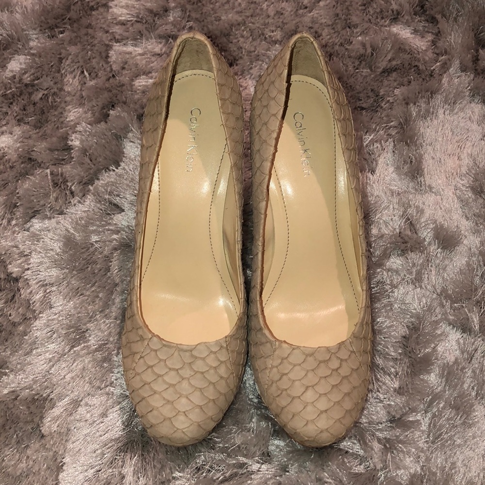 Gorgeous Calvin Klein pumps